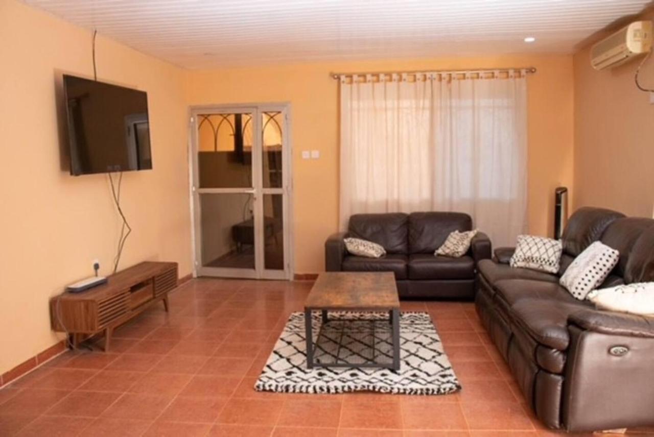 Fully Air-Con 3Bed Villa-Wifi -Hot Water -Cable Tv فريتاون المظهر الخارجي الصورة