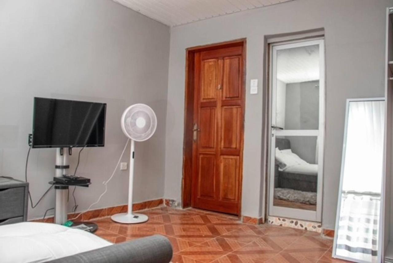 Fully Air-Con 3Bed Villa-Wifi -Hot Water -Cable Tv فريتاون المظهر الخارجي الصورة