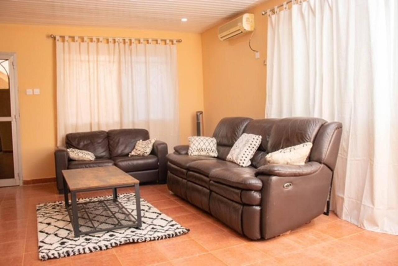 Fully Air-Con 3Bed Villa-Wifi -Hot Water -Cable Tv فريتاون المظهر الخارجي الصورة